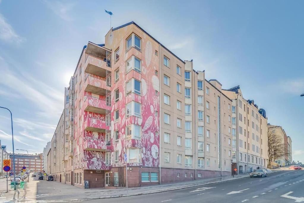 Modern One-Bedroom With Glazed Sun Balcony, 350M Metro Helsinki Exterior photo