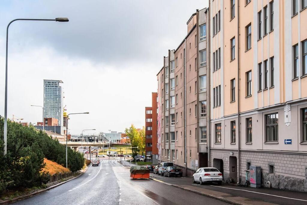 Modern One-Bedroom With Glazed Sun Balcony, 350M Metro Helsinki Exterior photo